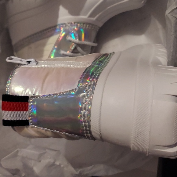 Tommy Hilfiger Kids Danni (Little Kid/Big Kid) (White Iridescent) Girl's Shoes - Picture 5 of 9